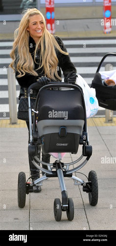 Chantelle Houghton Goes Shopping With Her Daughter Dolly And A Friend