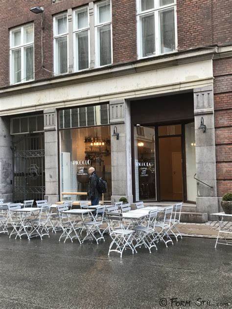Why #newyork is the city that never sleeps. Piccolo Cafe