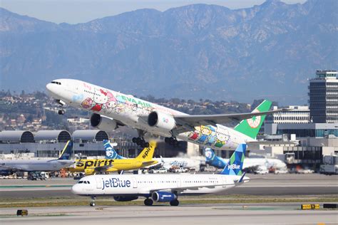 Eva Airways Hello Kitty Boeing 777 300er And Jetblue A321 In Los