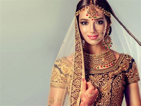 19 Gorgeous Indian Wedding Gowns And Bridal Wear Yeah Weddings