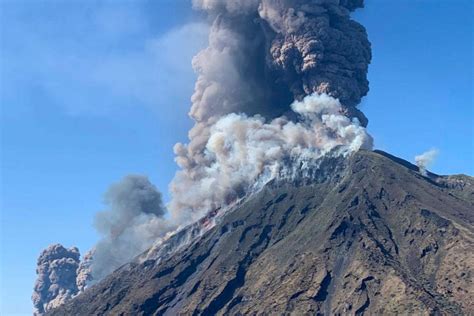 Volcano Eruption Today Volcano Erupts On Italian Island Of Stromboli Killing At Least 1 — Live