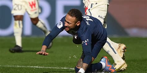 Hard Blow For Psg Neymar Suffers From A Sprained Ankle With Ligament