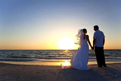 How to plan a beach wedding. Weddings & Events - Lovers Key Adventures