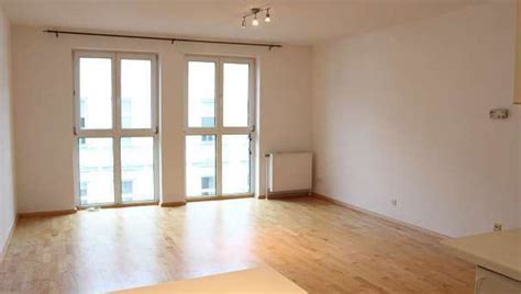 Vor dem haus… 600,00 € 2 zi. Provisionsfreie 3-Zimmer-Wohnung 1050 Wien - MIETGURU.AT