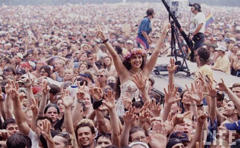 21 Photo Showing How Wild Woodstock Really Got