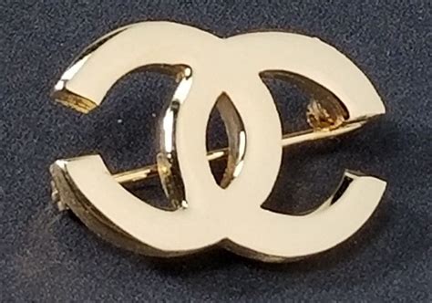 Vintage Coco Chanel Cc Logo Gold Tone Brooch Pin Classic Design Chanel