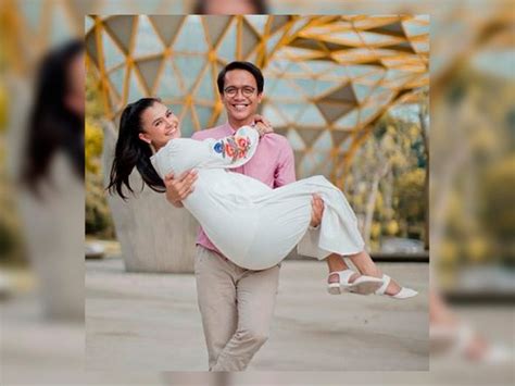 Pelakon ezzaty abdullah mengakui menolak hidup secara berpoligami dan tidak rela bermadu jika suaminya azwan kombos. Suami Teruja Ezzaty Abdullah Bakal Lahirkan Anak Perempuan ...