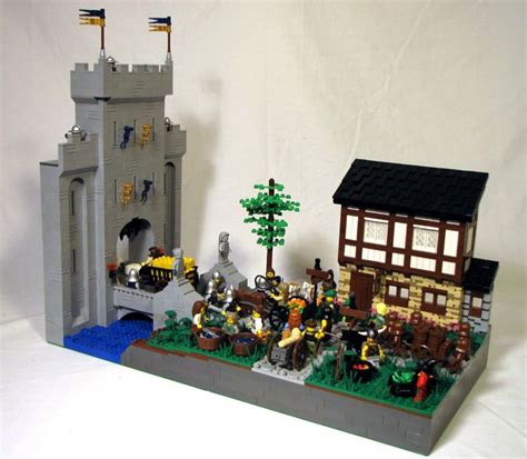 On the superior floor there are the archers patrolling between the castle battlements and other two staircases introducing you to the highest central tower of the fortress. RushHour5 | Lego castle, Lego, Medieval