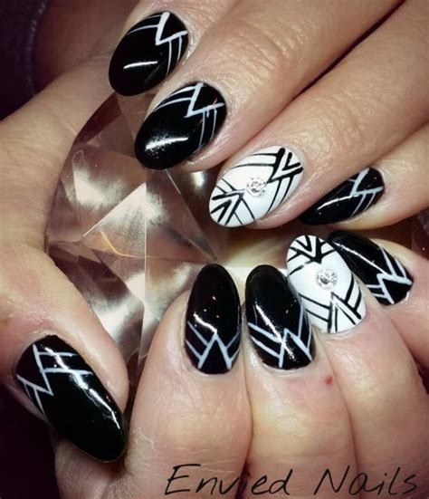 A passionate spouse and a classy life. Grunge Nails | POPSUGAR Beauty