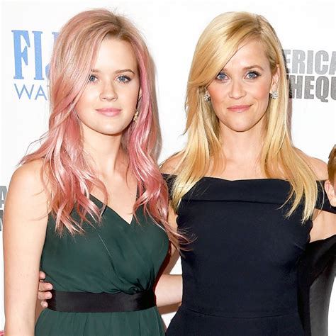 Reese Witherspoon Daughter Ava Are Twins In New Pic