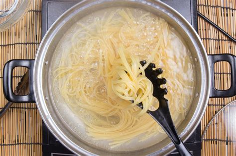 Pasta klebt Ein kleiner Kochfehler sorgt für Klumpen im Topf