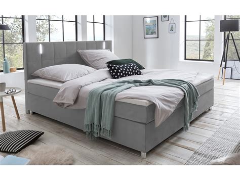 Wenn sie ein boxspringbett mit gutem schlafkomfort für unter 1.000 € suchen ist dieses modell da ich für das bruno boxpringbett inklusive matratze (180×200) noch immer 1950€ bezahlen muss habe. Boxspringbett 180x200 cm-Led Samt grau Julien