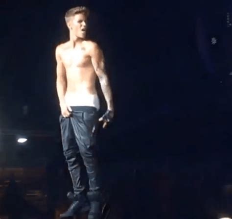 Sick Justin Bieber Walks Off Stage In Argentina With Tummy Trouble