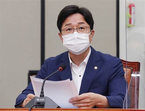 이재용 가석방 박근혜 이명박 사면 모두 같은 선상에 있는 일이죠. 강병원 "이재용 '사면‧가석방', 동의 않는다…법 앞에 ...