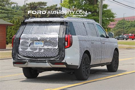 2025 Ford Expedition To Have Range Rover Like Aesthetic Out Back