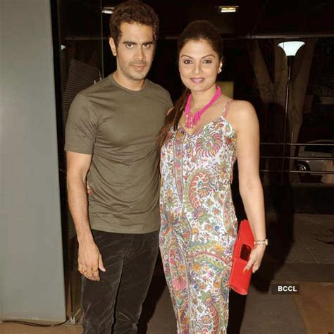 Television S Real Life Couple Jay Bhanushali And Mahi Vij Flaunt Their Chemistry During The
