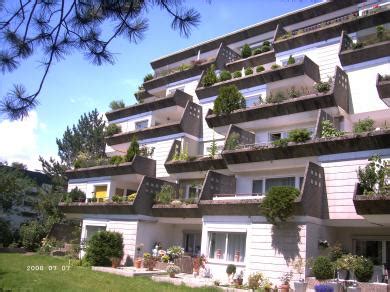 Sie sind auf wohnungssuche und möchten eine wohnung in paderborn mieten? Im Terrassenhaus schöne renovierte Wohnung+ Schwimmbad u ...