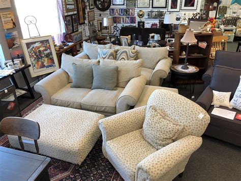 Check Out This Gently Used Living Room Set The Couch And Loveseat Are