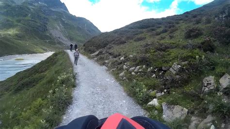 Der stausee liegt auf einer höhe von 2030 m und ist von einem wunderschönen wanderweg umgeben. Silvretta Stausee - YouTube