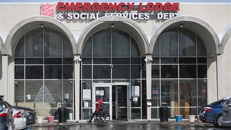 Milwaukee Area Homeless Shelters Battle Cold And Covid 19