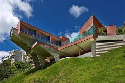 But at a steep building site such as the readers concerned with septic installation advice for steeply sloped or rolling sites should see these articles Sculptural Concrete House Built on a Steep Slope | Modern ...