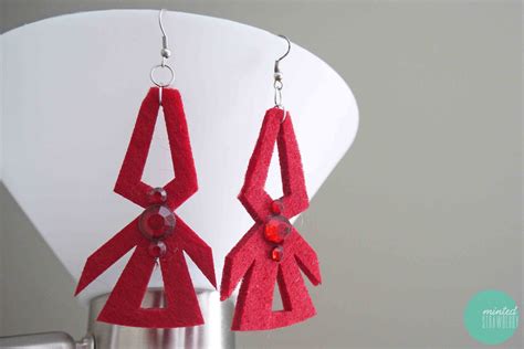 Diy 15 Minute Earrings From Snowflake Felt Ornaments Minted Strawberry