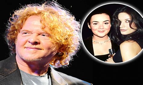 Simply Reds Mick Hucknall Apologises To The 1000 Women He Slept With Daily Mail Online