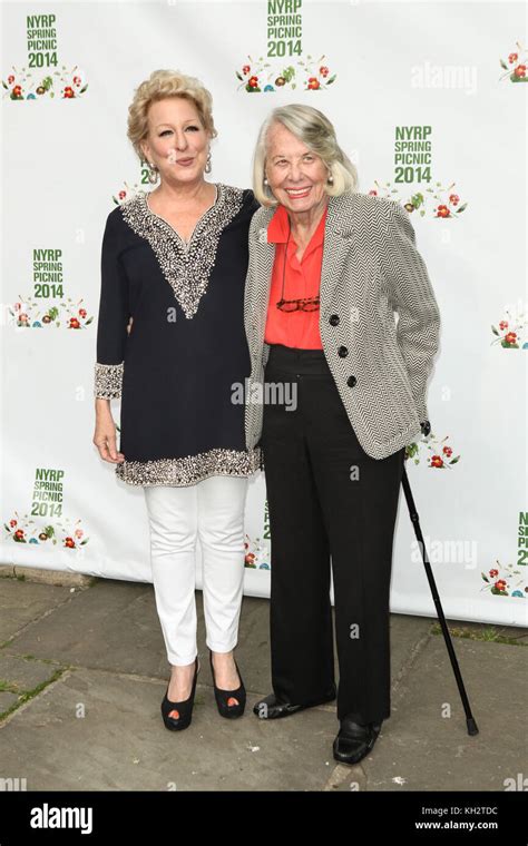 File Photo Liz Smith Has Passed Away New York Ny May 29 Bette Midler And Liz Smith