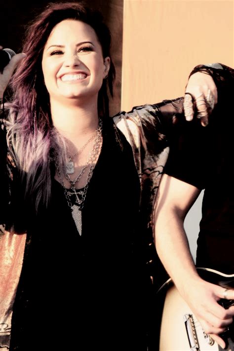 Demi lovato said that though she wanted to be a mother, she does not how it will be possible as she does not see herself ending up with a guy. Pin by Chloe Katinova on Demi Lovato