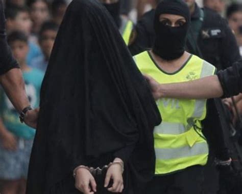 بعد بحث لأشهر، السعودية تقبض على إمرأة خمسينية نشرت فيديو قالت فيه إن الله يغار يا تركي أل الشيخ