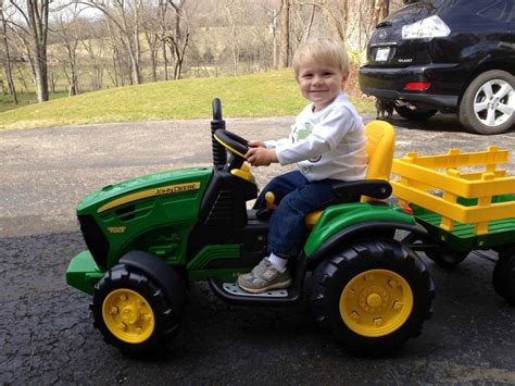 When everett was around 1.5 years old, he became obsessed with tractors, lawn mowers and dump trucks, so he really gave me no other choice when i asked him what kind of party he wanted. Tyler's Tractor-ific Second Birthday Party | Tractor ...