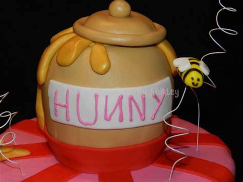 Winnie The Pooh Hunny Pot Cake