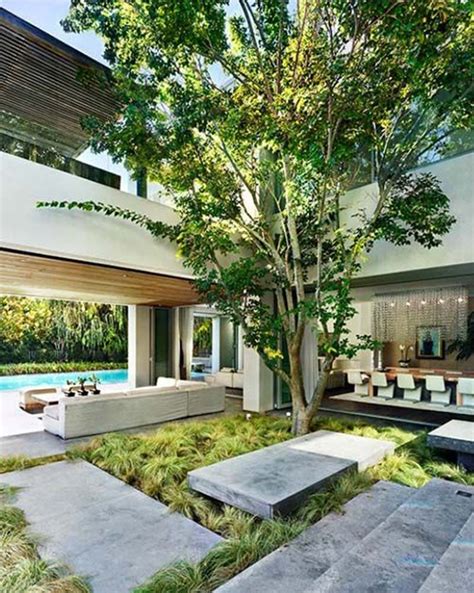 Good design can be used in every corner of your yard and you will make a beautiful place full of life and style. 20 Beautiful Indoor Courtyard Gardens | Home Design And ...