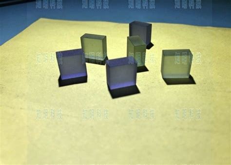 كورينثيانز يغرم مهاجمه بسبب حذاء أخضر. 10x10mmt أحمر أخضر أزرق ياقوت بلوك ، مخدر كريستال الياقوت ...