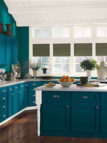Dramatic backsplash slabs with bold contemporary veinings or movement, rather than the last decade's subway tile is part of the seamless kitchen trends of 2021! Pin on Florida