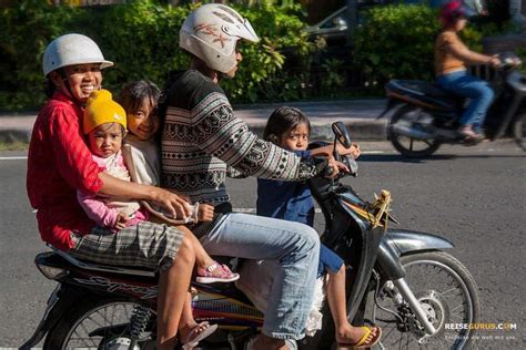 Oos terrace / walter spies lounge. Bali Roller mieten - Verkehr beim Roller fahren in Indonesien
