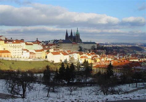 プラハの冬はクリスマスマーケットが楽しい！期間・見所まとめ 2023年版 Nicolenaworld ニコレナワールド