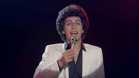Ευθύμιος αδαμαντίου) είναι έλληνας τραγουδιστής του λαϊκού και ελαφρολαϊκού ρεπερτορίου. ΘΕΜΗΣ ΑΔΑΜΑΝΤΙΔΗΣ - Λίγο λίγο (Βασικά καλησπέρα σας, 1982) - YouTube