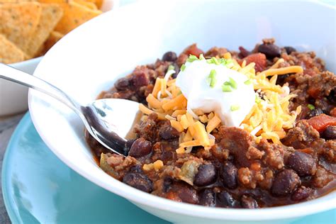 Loaded with ground beef, beans, tomatoes, and a tomato sauce. Simple Chili With Ground Beef And Kidney Beans Recipe ...