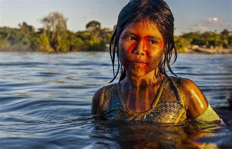 Photo Essay Brazils Threatened Tribe Damned By A Dam Macleansca