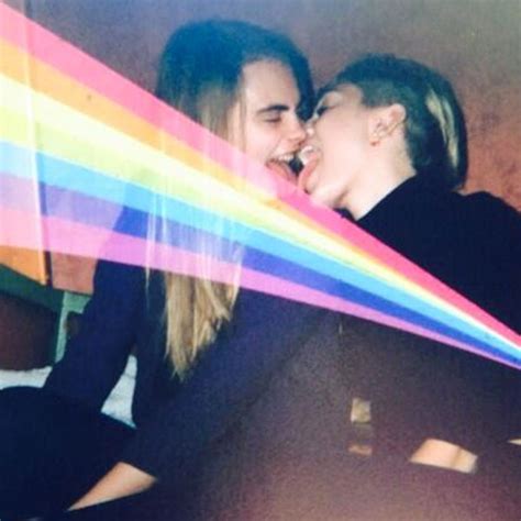 Miley And Cara Delevingne Kiss With Tongue—see A Pic E Online