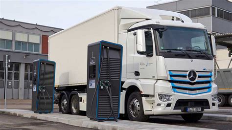 Daimler Trucks Announces Global ETruck Charging Initiative