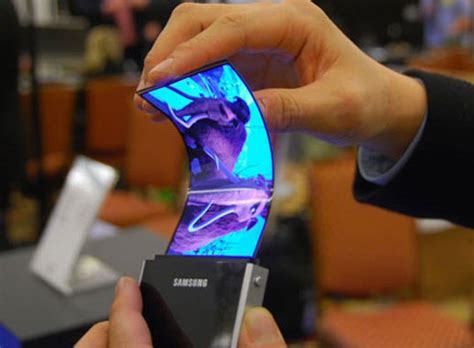 Samsung To Launch Handsets With Flexible Displays Next Year