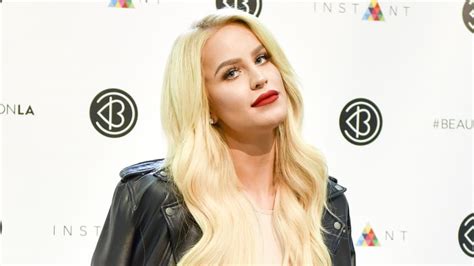 Gigi Gorgeous Detained In Dubai For Being Transgender Us Weekly
