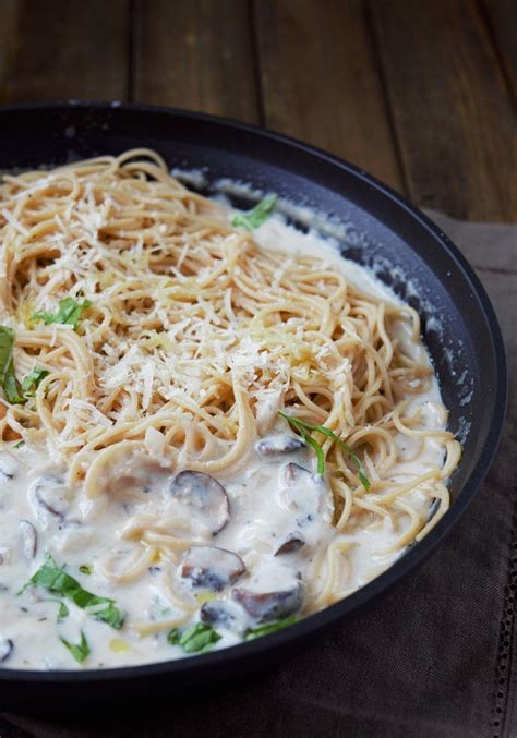 Spaghetti Pasta With Herbed Mushroom Cream Sauce In 30 Minutes Or Less