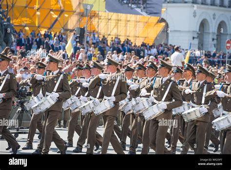 Military Parade In Kiev Ukraine Stock Photo Alamy
