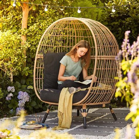 Elaborate, practical and simple garden ideas are in no short supply thanks to an increasing number of green thumb gardeners seeking tips and advice to perfect their outdoor space. B&Q on Instagram: "Double tap if you love this set up as ...