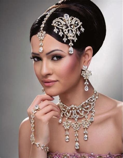 The minute we see a south indian bride, the first thing that comes to notice is either the gorgeous maathapatti or the stunning hair accessories. Hairstyles For Indian Wedding - 20 Showy Bridal Hairstyles