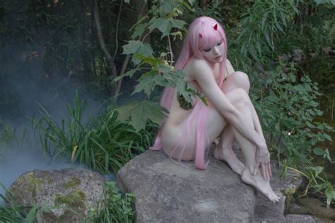 Darling In The Franxx Zero Two Ero Cosplay By Vinnegal Explores Nature