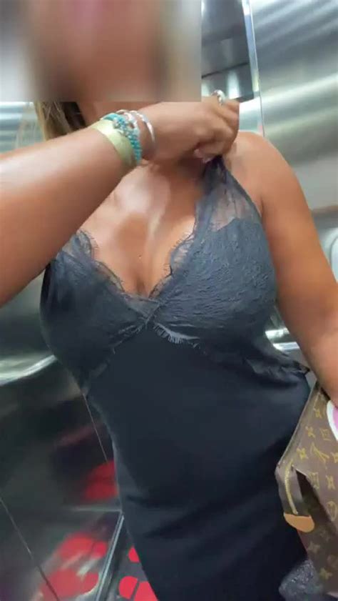 MILF In An Elevator Scrolller